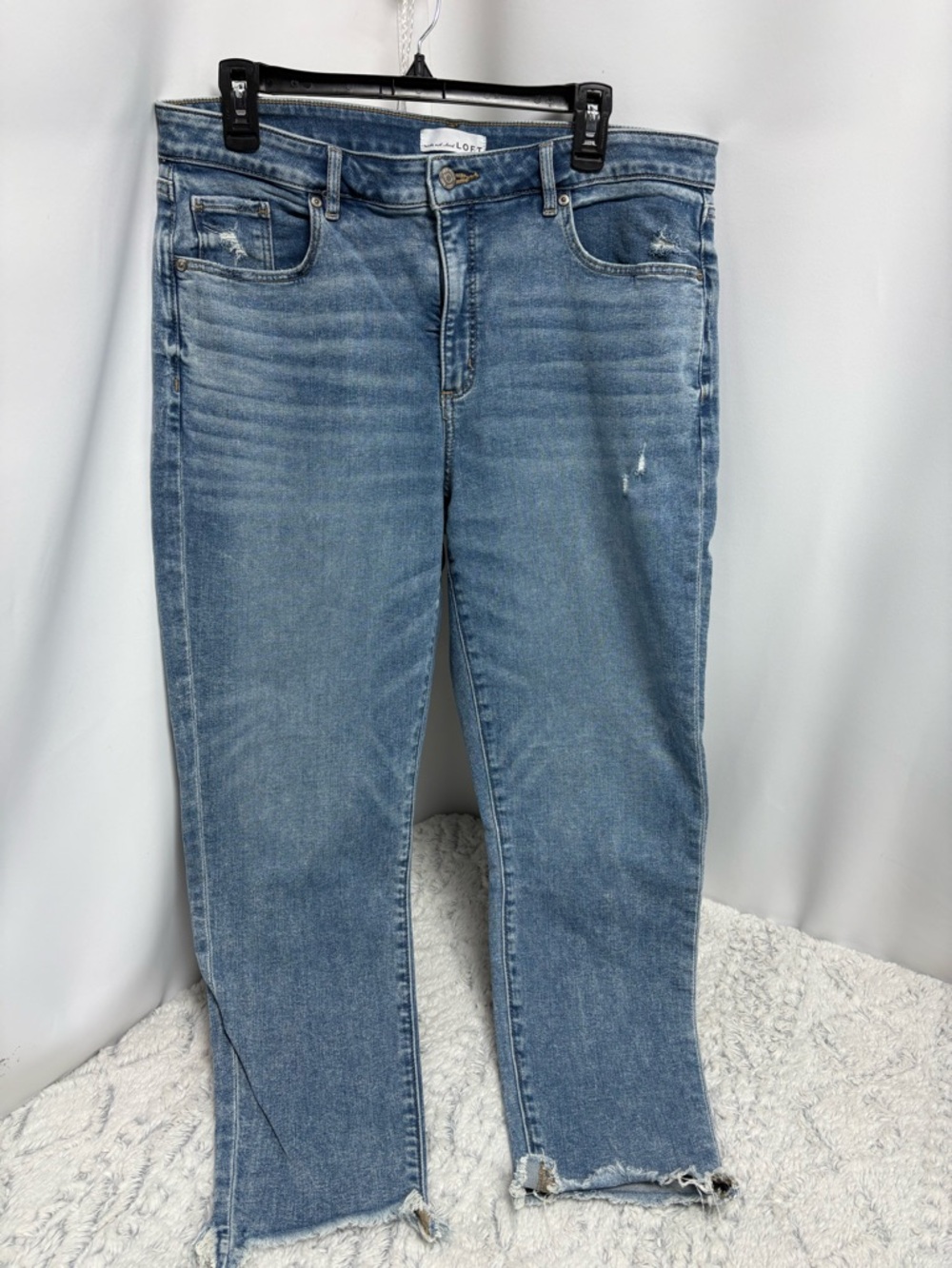 Loft Women's Light Blue Curvy skinny Ankle Length Raw hem Jeans size 14
